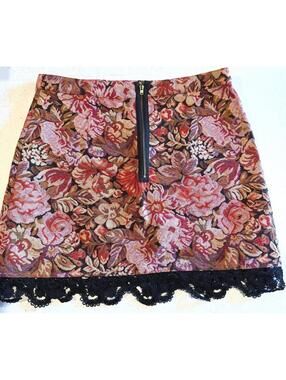 TopShop Floral Tapestry Mini Skirt With Black Lace Trim Size 8